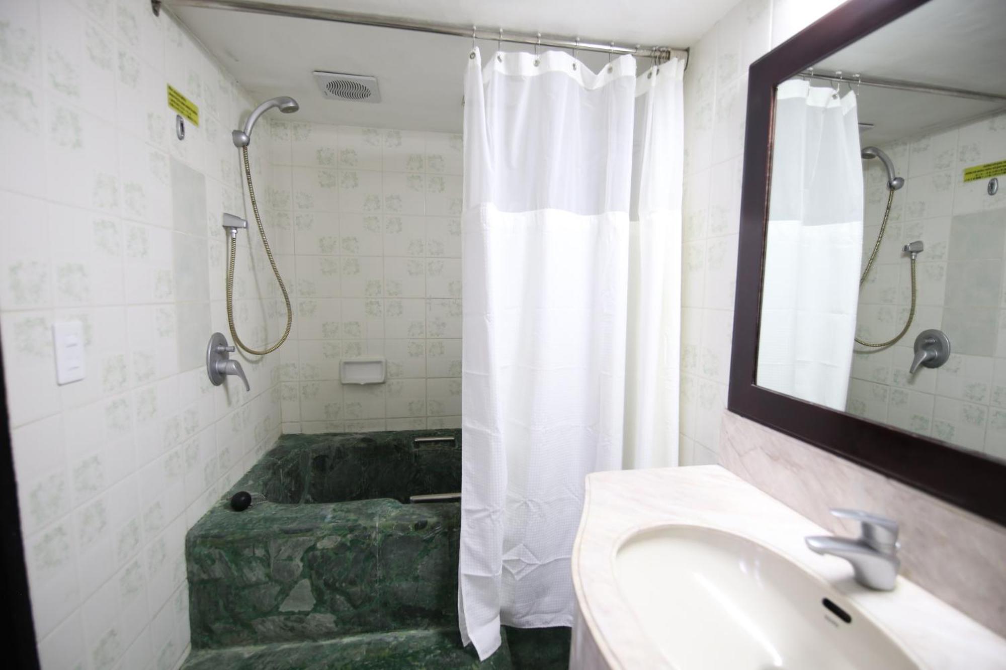 Hotel Asia Cebu Екстер'єр фото