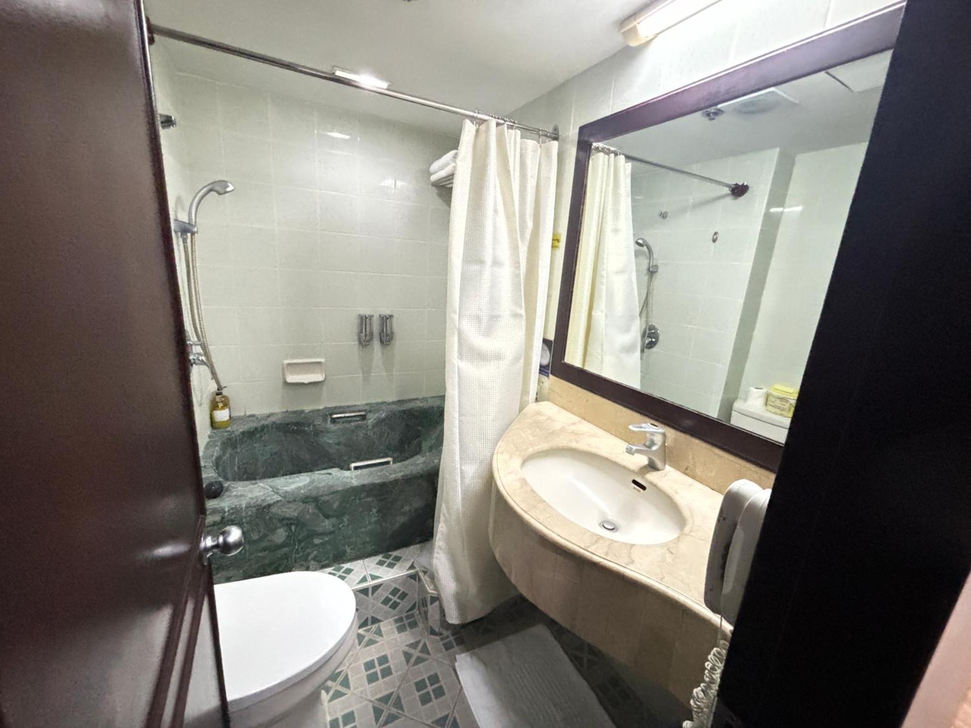 Hotel Asia Cebu Екстер'єр фото